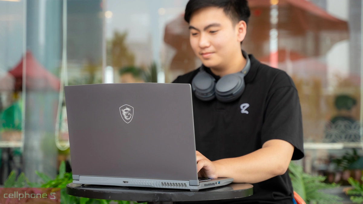 Hệ thống âm thanh trên MSI Thin 15 sử dụng loa tích hợp