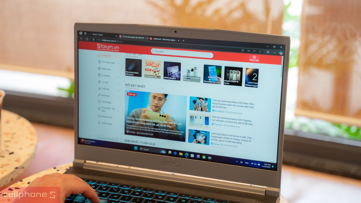 MSI Thin 15 được trang bị viên pin dung lượng khoảng 52.4Wh