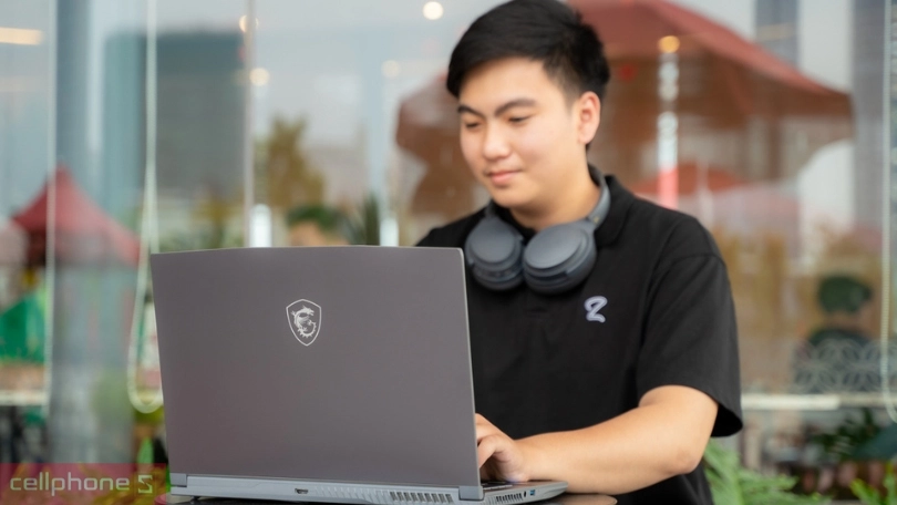 RAM - Ổ cứng của laptop MSI Gaming Thin 15 B13VE-2824VN