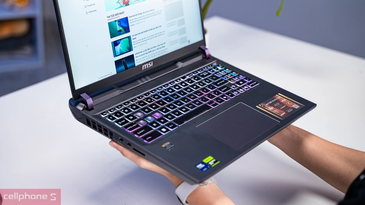 Thiết kế  laptop MSI Vector 16 HX