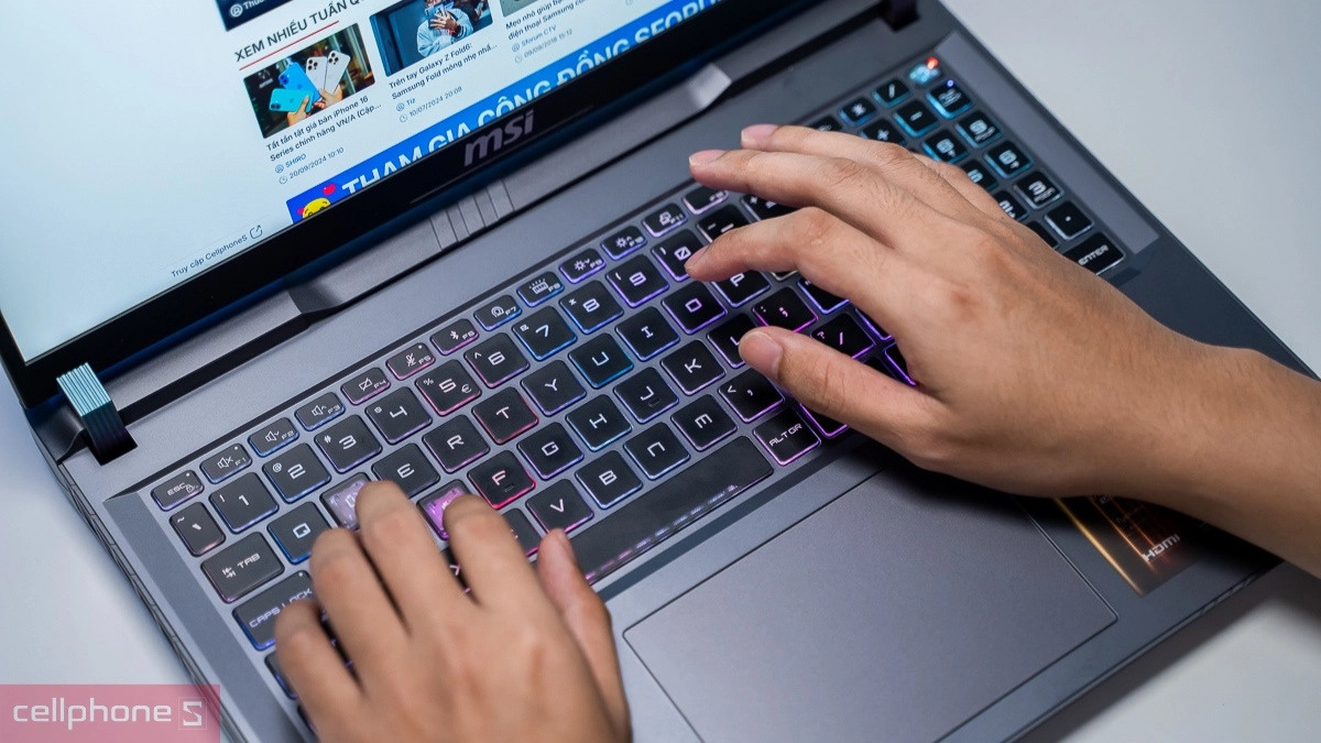 màn hình laptop MSI Vector 16 HX AI A2XWHG-010VN