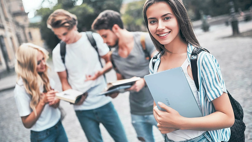 MSI Modern được thiết kế đa dạng các cổng kết nối