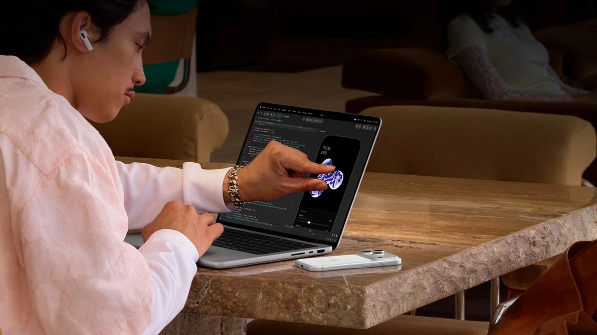 Màn hình cảm ứng Touch MacBook Pro PROLED XDR hỗ trợ chạm, cuộn, thu phóng và chú thích trực tiếp