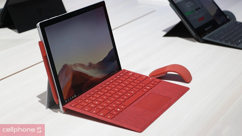 Trọng lượng chỉ 770g, hoàn thiện từ vỏ nhôm cao cấp