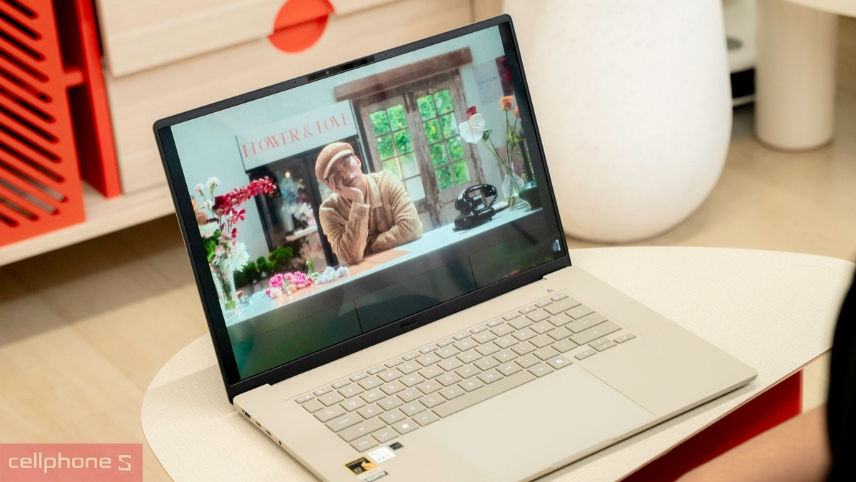 Laptop học tập và văn phòng mỏng nhẹ, dễ di chuyển