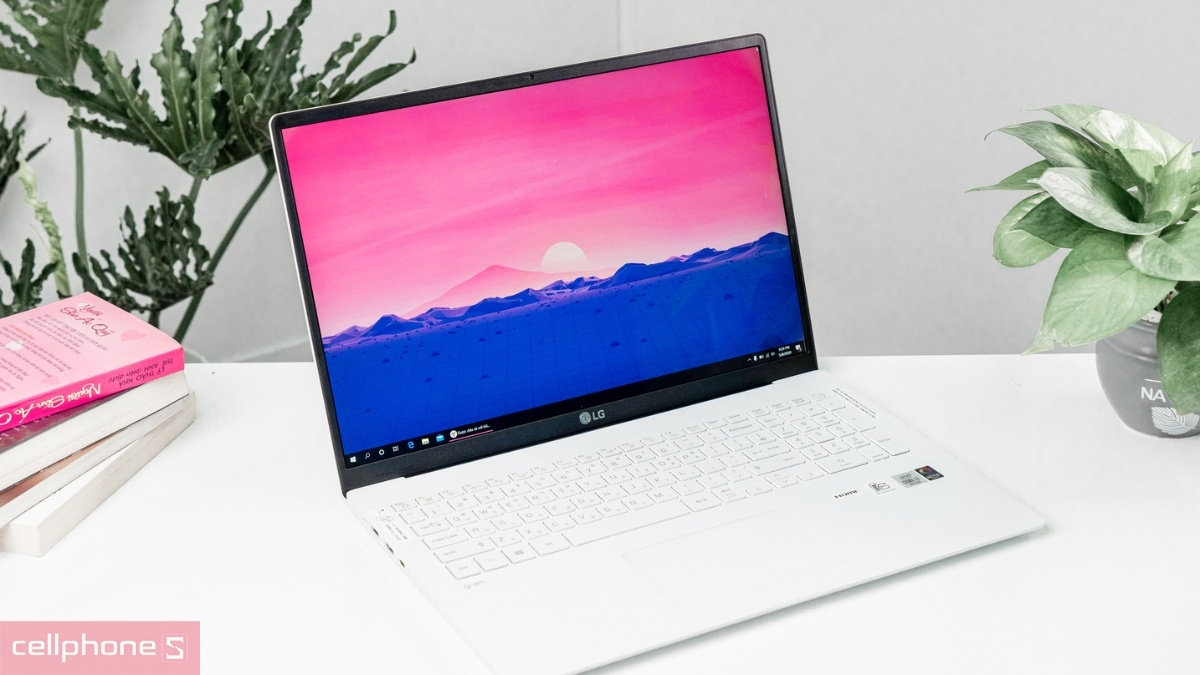 Laptop mỏng nhẹ phù hợp người đi làm