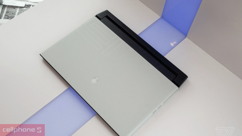 Laptop i9 giá bao nhiêu tiền?