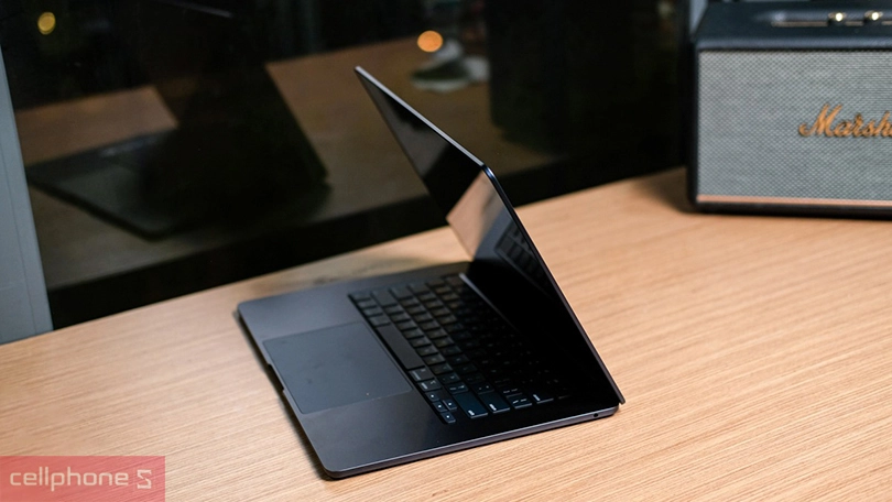 Cấu hình Macbook Air 15 inch M2 2023 sạc 70W