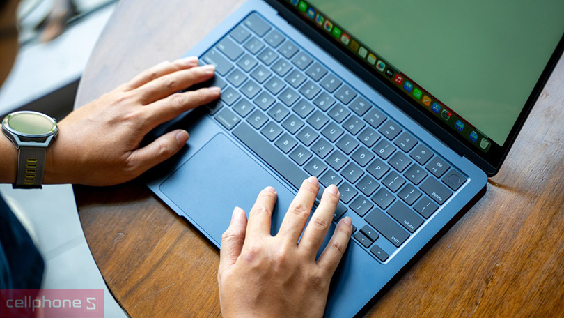 Cấu hình Macbook Air M3 13 inch 2024 16GB 256GB sạc 70W