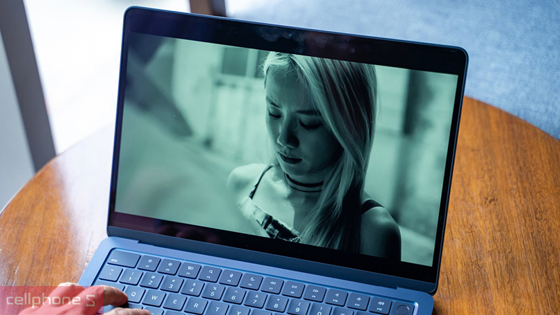 Màn hình Macbook Air M3 13 inch 2024 16GB 256GB sạc 70W