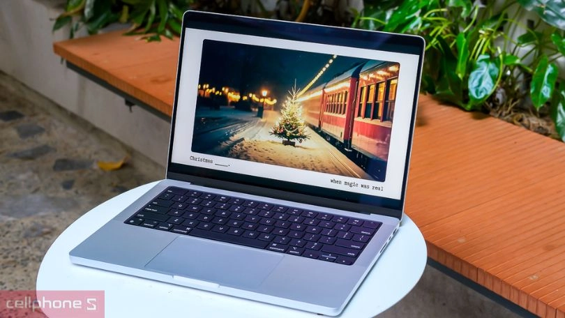 Màn hình Liquid Retina XDR 14.2 inches