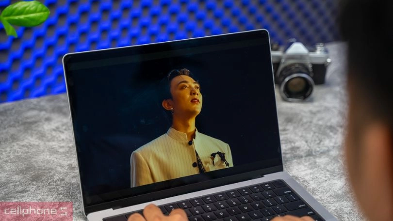 Màn hình Liquid Retina XDR 14.2 inches