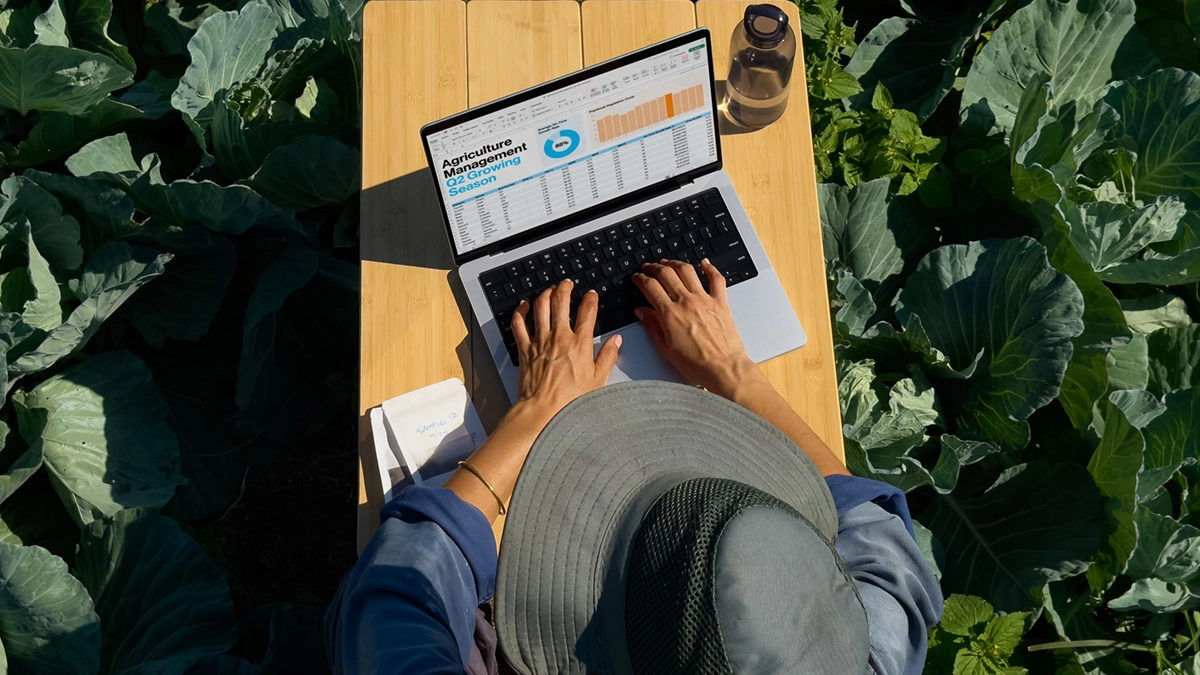 AI trên MacBook Pro 16 M4 Max 16 CPU 40 GPU 128GB 8TB 2024 sạc 140W