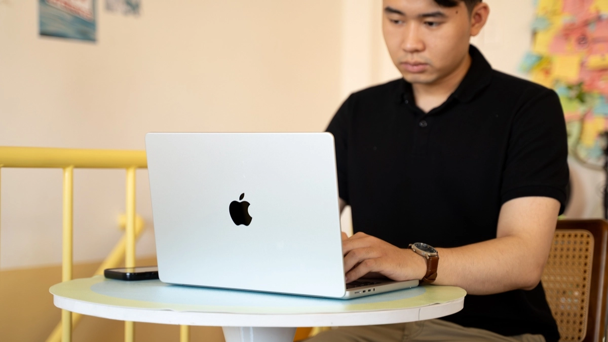 So sánh MacBook Pro M5 Pro với Pro M5