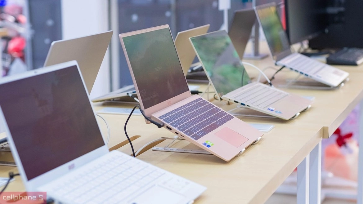 Vì sao nên mua máy tính giá sỉ thay vì mua lẻ?