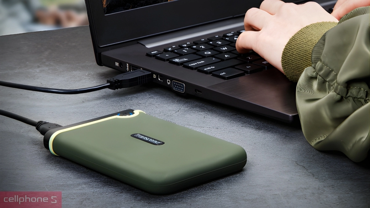 Kết nối cổng USB trên ổ cứng di động HDD Transcend 1TB StoreJet Slim 25M3S TS1TSJ25M3