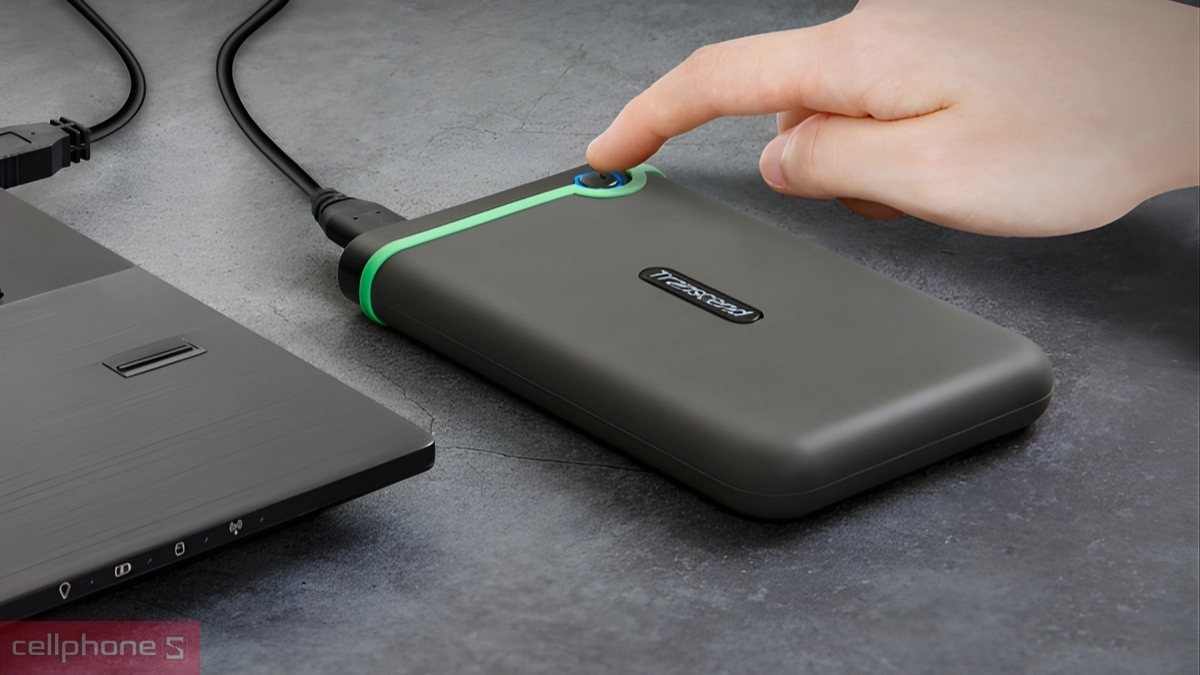 Nút bấm vật lý của ổ cứng di động HDD Transcend 1TB StoreJet Slim 25M3S TS1TSJ25M3