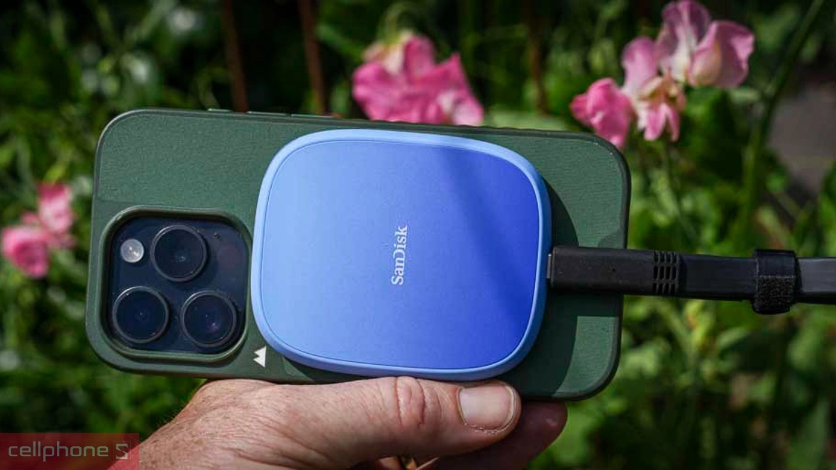 Kết nối của ổ cứng di động SSD Sandisk Creator Phone With Magsafe 2TB