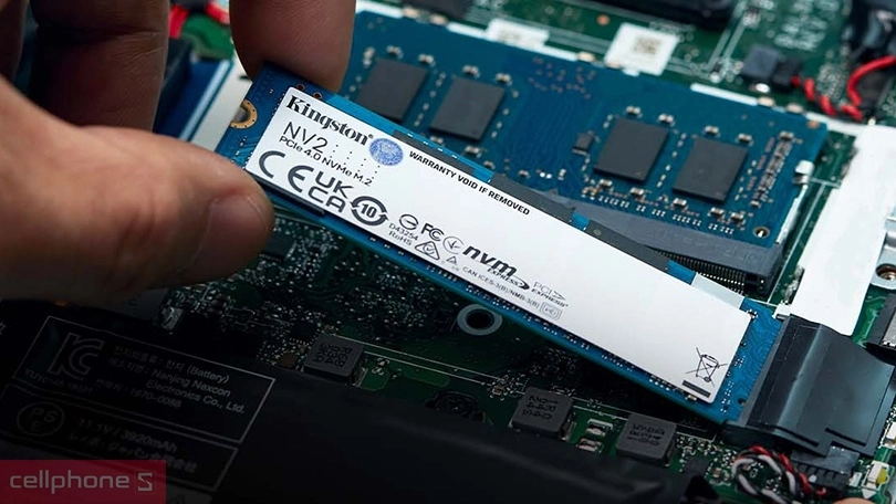 Ổ cứng SSD Kingston NV2 M.2 PCIe GEN4 NVMe 2TB SNV2S/2000G 