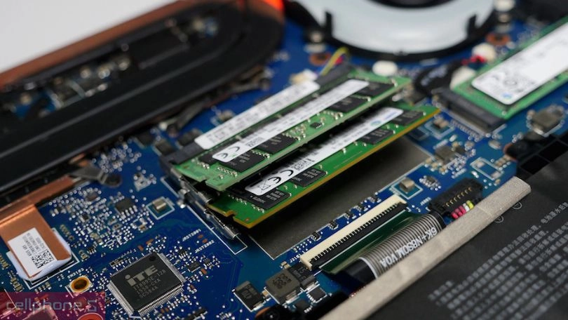 RAM máy tính có cấu tạo thế nào?