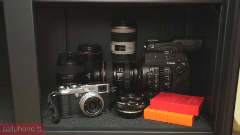 Trang bị các thiết bị và dụng cụ bảo vệ máy ảnh, ống kính