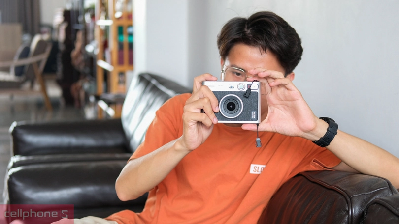 Máy chụp ảnh lấy ngay đa dạng chế độ chụp ảnh giúp bạn thoải mái lựa chọn