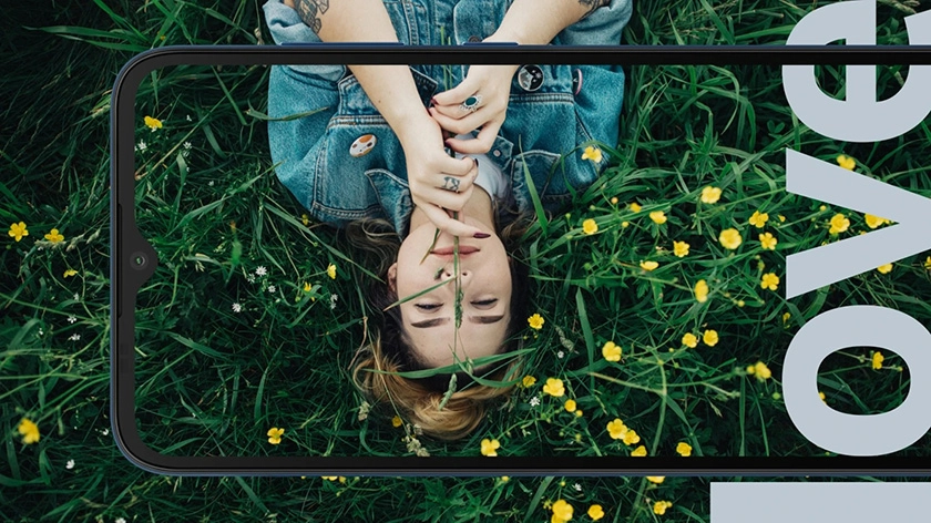 Thiết kế polycarbonate sóng 3D, màn hình IPS 6.5 inches