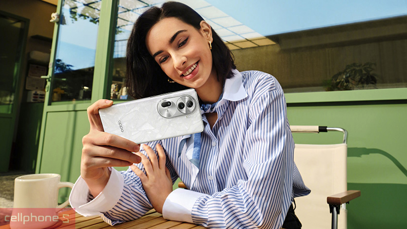 OPPO Reno11 Pro 5G có màn hình 6.74 inch và tần số quét lên đến 120Hz