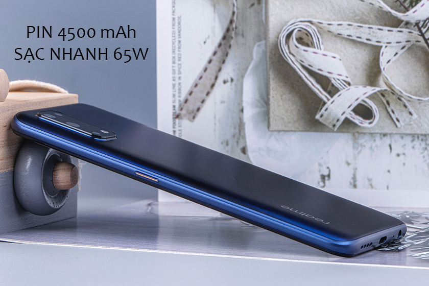 Dung lượng pin cao 4500 mAh, tích hợp công nghệ sạc nhanh