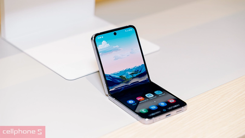 Nếp gấp màn hình sẽ biến mất trên Z Flip 4