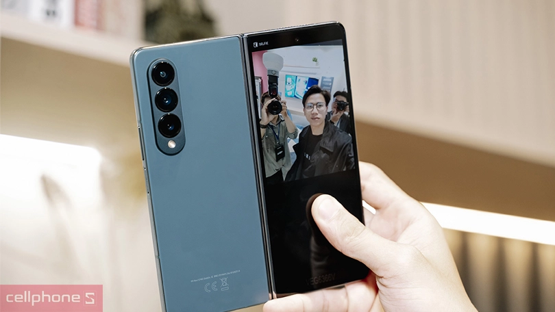 Samsung Galaxy Z Fold 4
