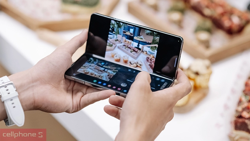 Samsung Galaxy Z Fold 4