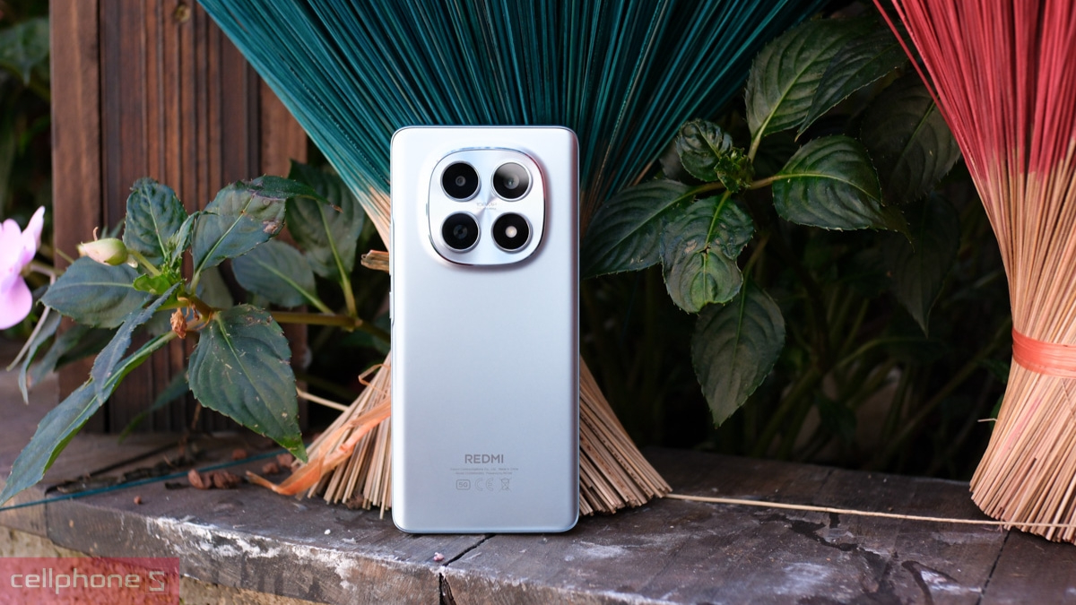 So sánh điện thoại Xiaomi Redmi Note 17 5G 6GB 128GB với Xiaomi Redmi Note 15 6GB 128GB