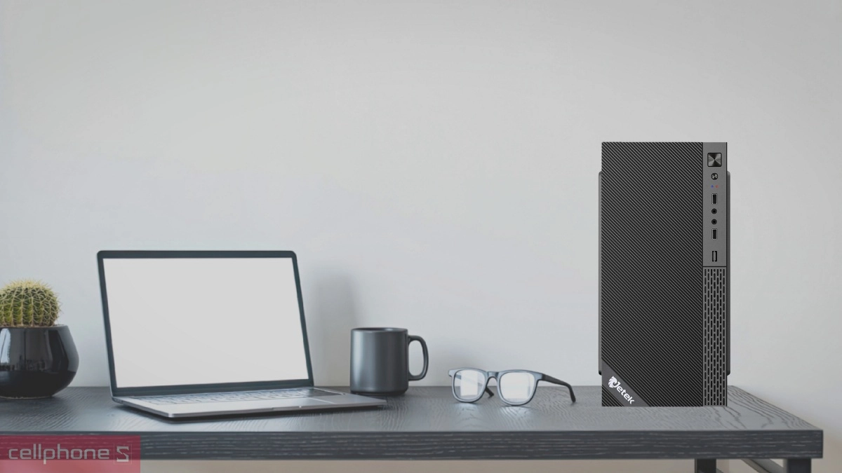 Nâng cấp linh hoạt với không gian case rộng rãi, cổng kết nối đa dạng