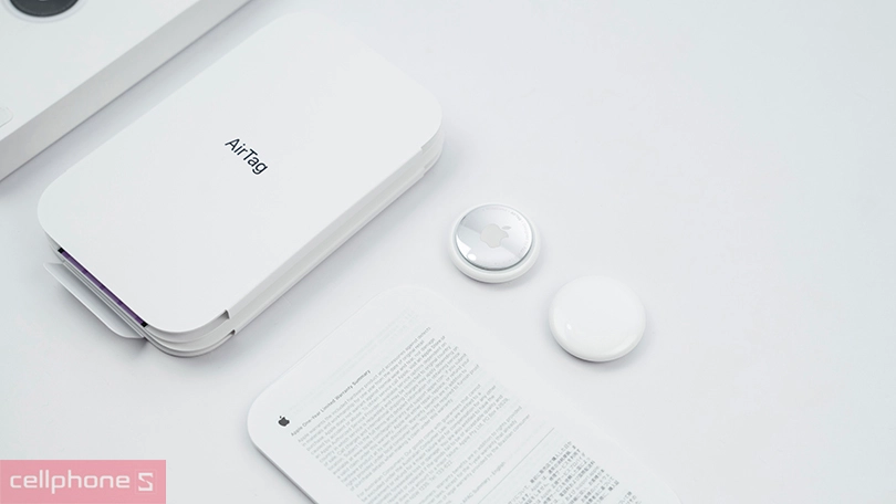 Thiết kế tròn lạ mắt, có logo Apple trên mặt trước