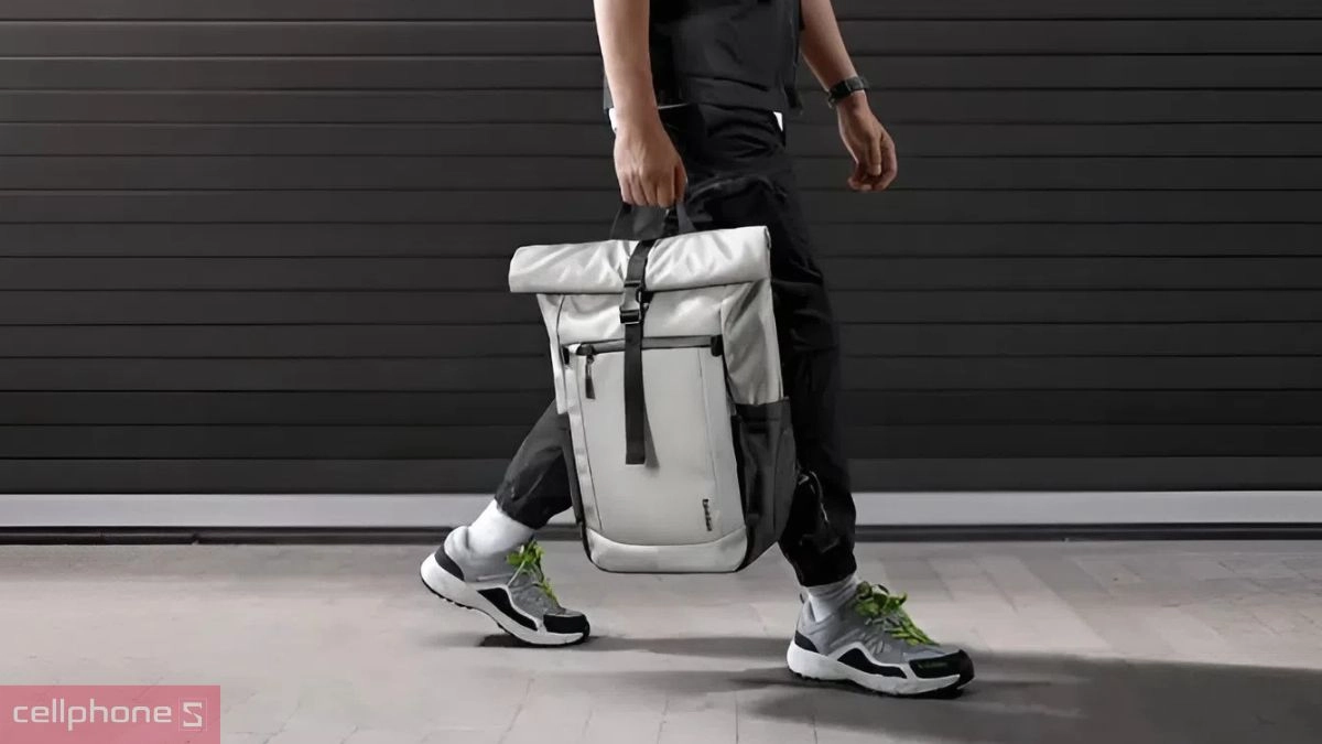 Ngăn chứa balo laptop Tomtoc Roll Top Backpack 23L 16 inch