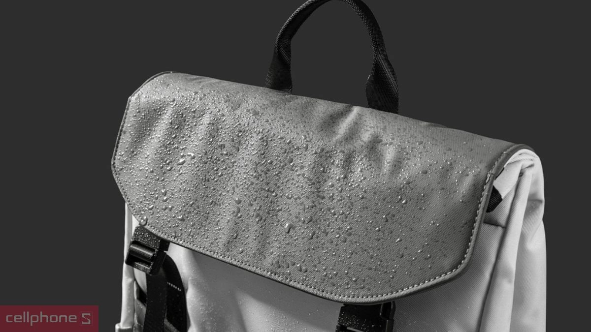 Nắp gập an toàn, chất liệu nhẹ kháng nước