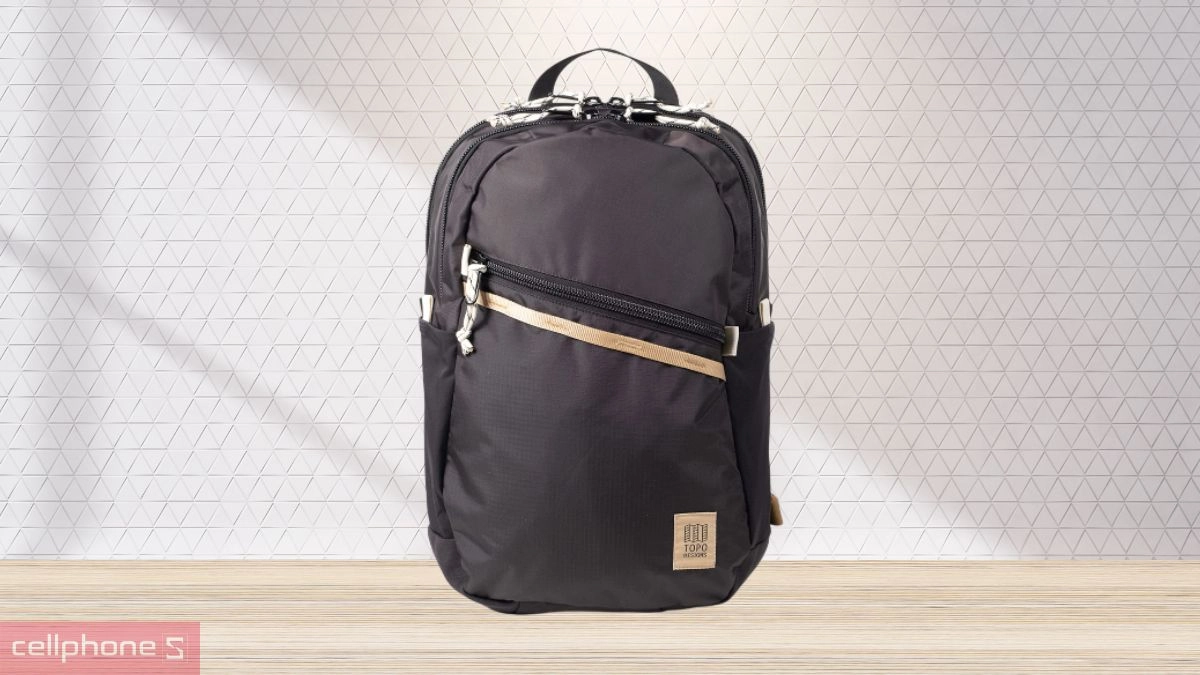 Chất liệu bền bỉ và thiết kế quai đeo định hình