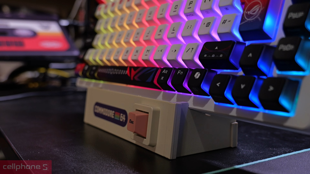 Thiết kế bàn phím gaming ASUS ROG Azoth X