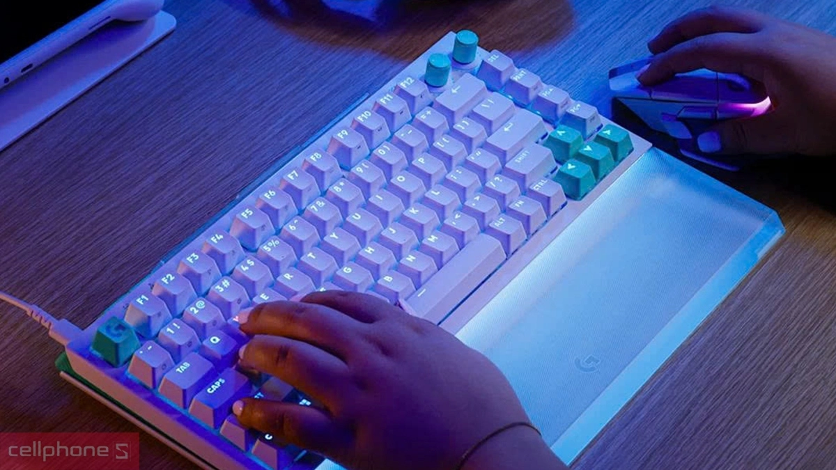 Thiết kế sang trọng, gọn gàng của bàn phím Gaming có dây Logitech G512 X 98 Lightsync RGB Dual Swap