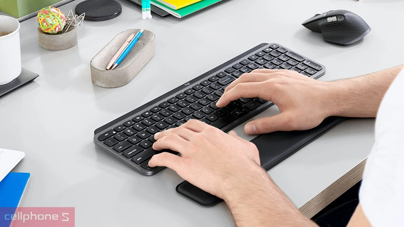 Thiết kế bàn phím không dây Logitech MX Keys Graphite