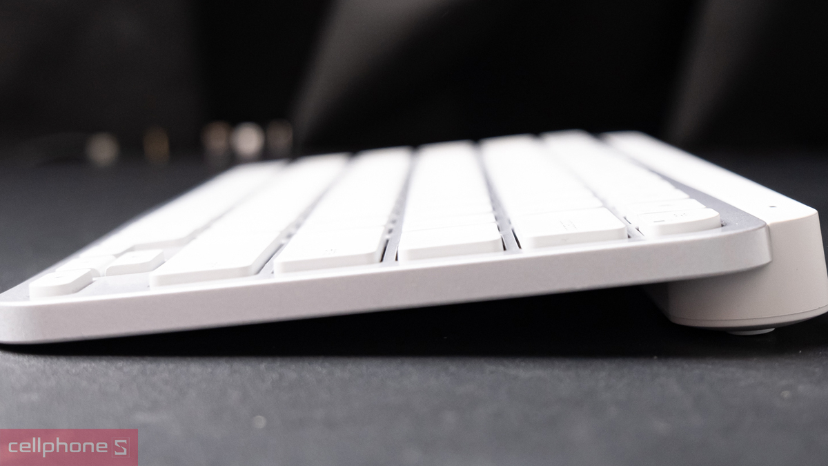 Thiết kế nghiêng nhẹ bàn phím Logitech