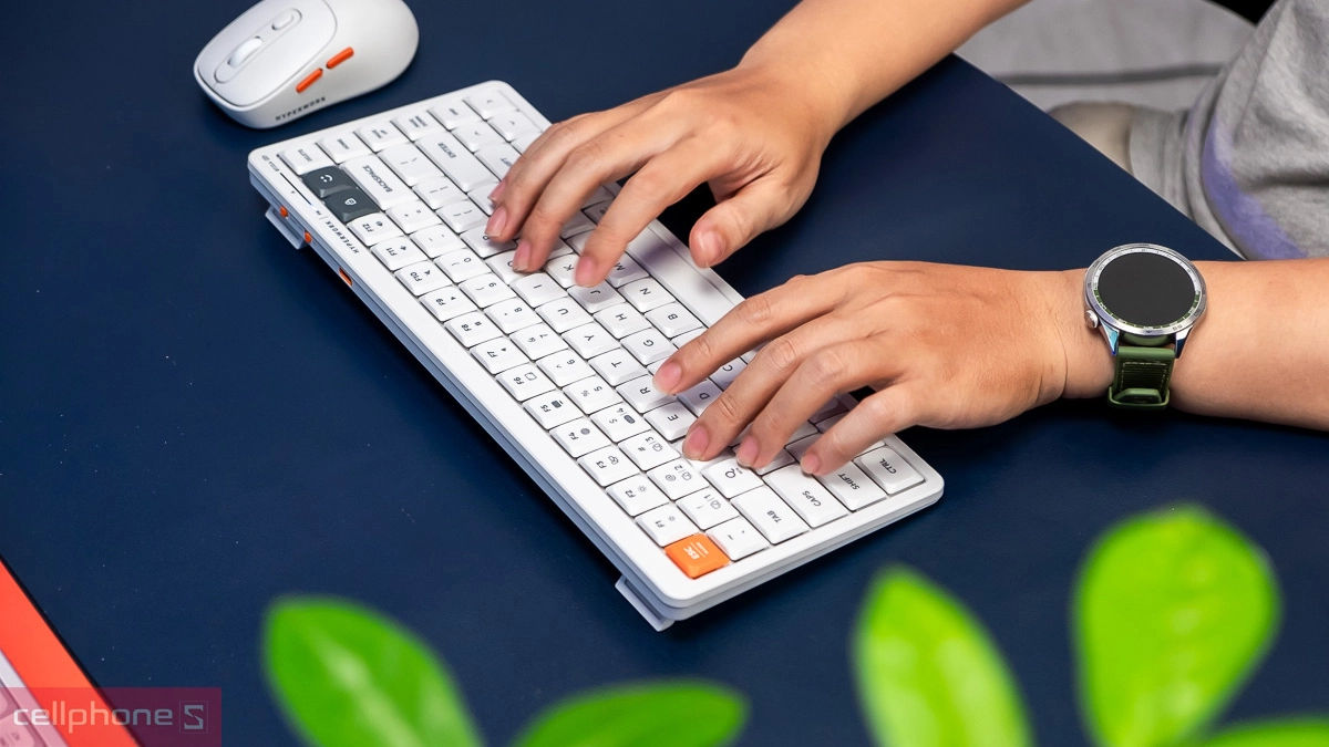 Bàn gõ phím fullsize mỏng nhẹ phù hợp với nhiều không gian 