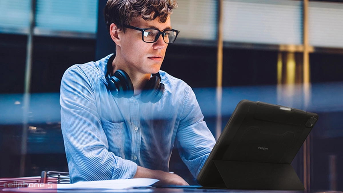 Hàng loạt tiện ích bao da iPad Pro 12.9 Spigen Rugged Pro Gunmetal DRS
