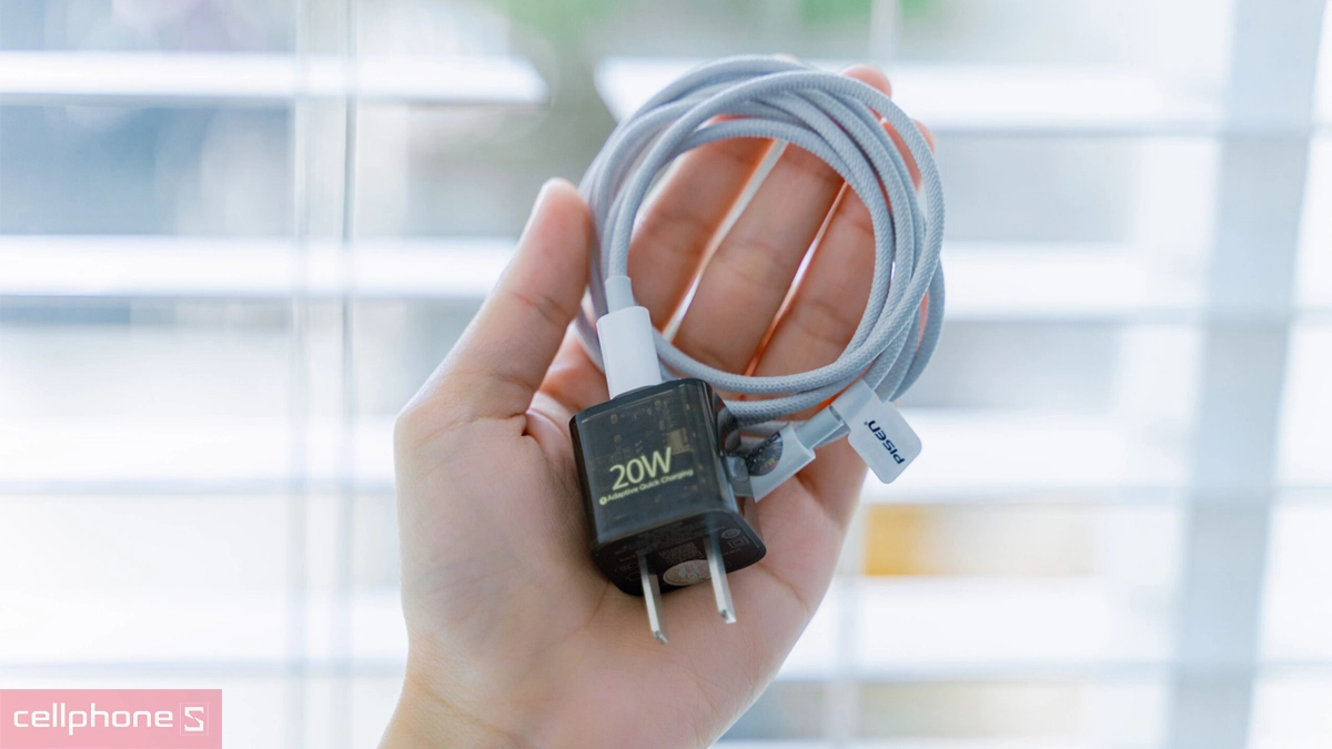 Mẹo bảo quản dây sạc iPhone 13