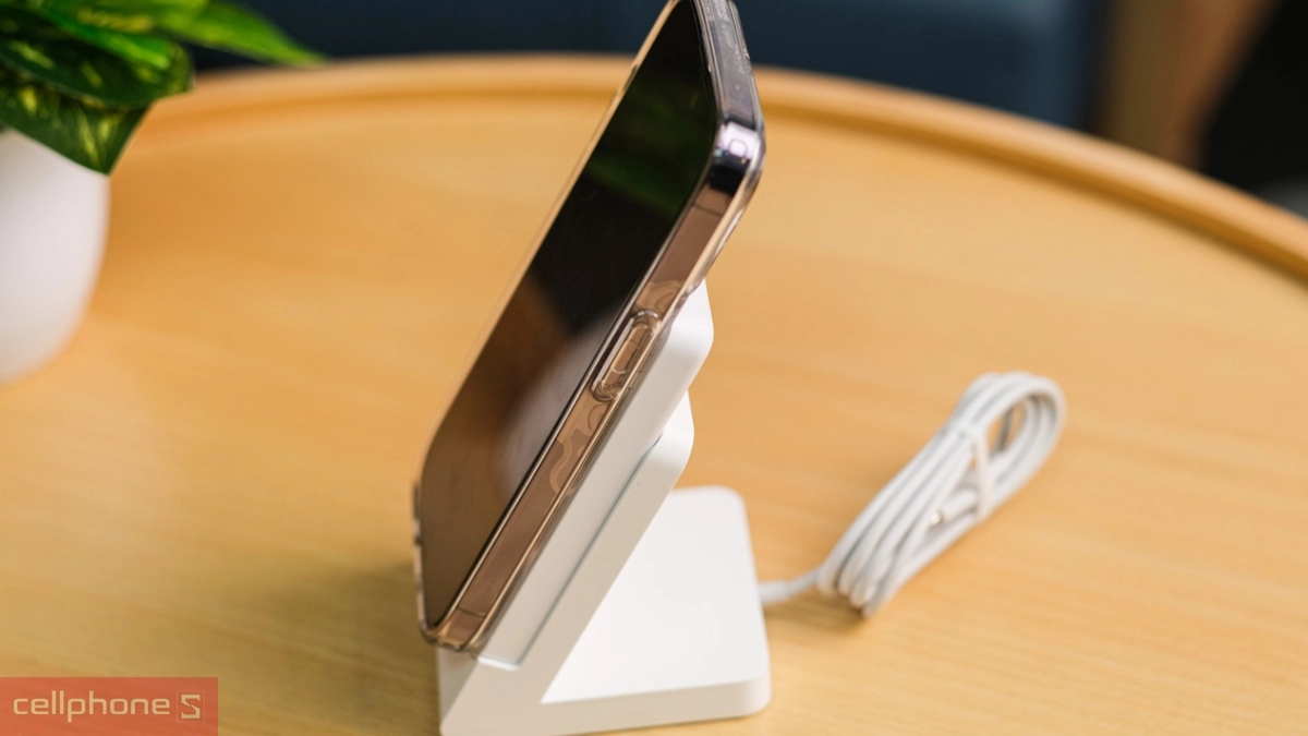 Dùng sạc không dây cho iPhone 14 Pro Max bao lâu thì đầy pin