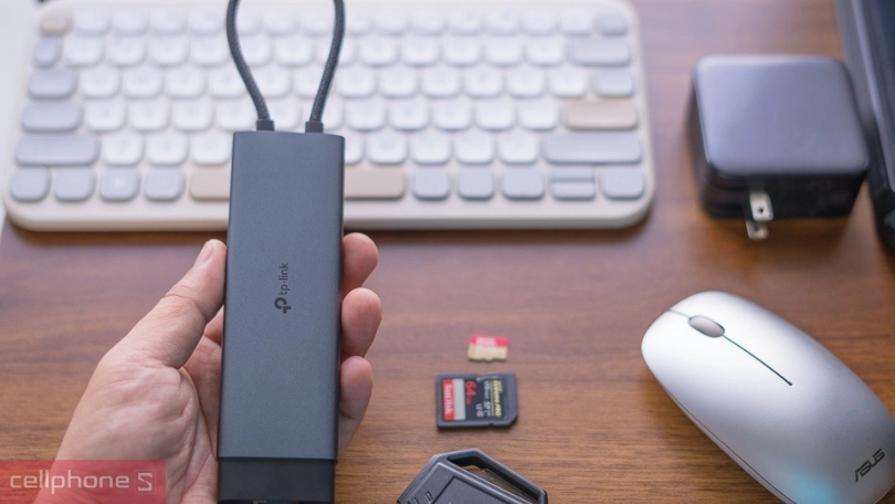 Hệ thống cổng kết nối của hub chuyển đổi TP-Link UH9120C Type C 9 in 1