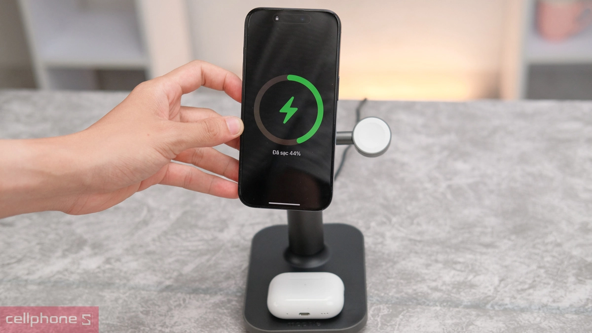 Dùng sạc MagSafe cho iPhone 17 có làm hư pin không