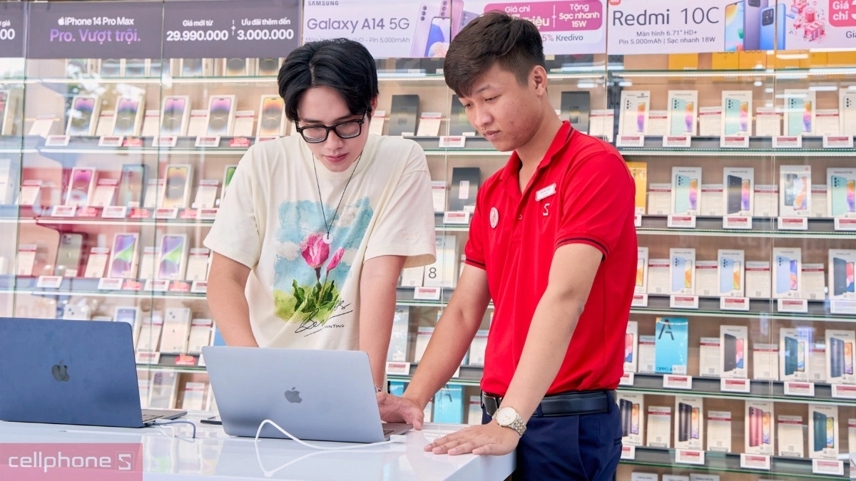 Quy trình dán skin laptop tại CellphoneS