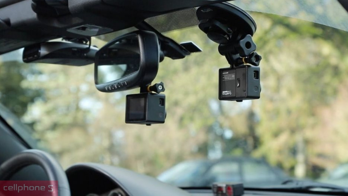 Lắp đặt camera hành trình cho ô tô